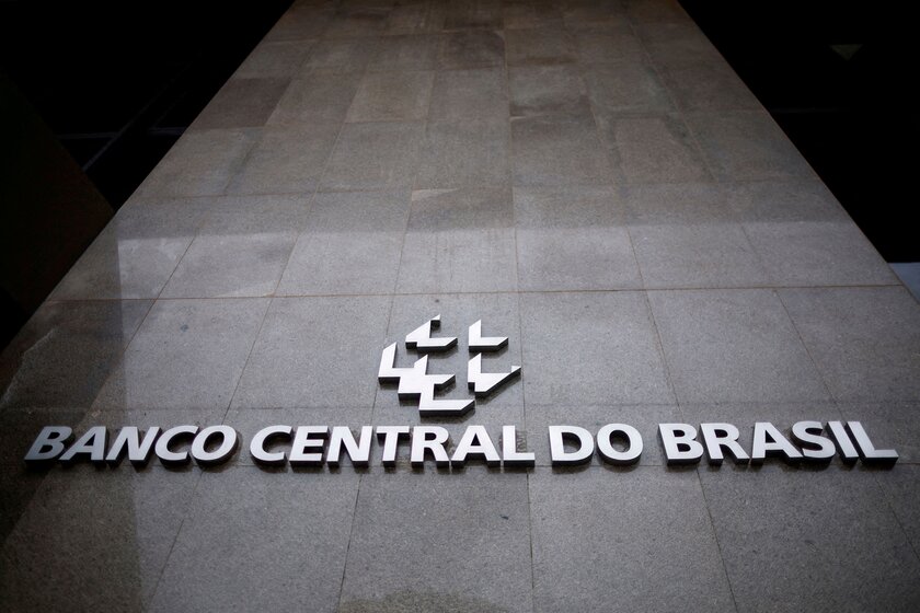 2025-07-24T004821Z_1_LYNXMPEL6N00L_RTROPTP_4_BRAZIL-ECONOMY-SURVEY-2.jpg