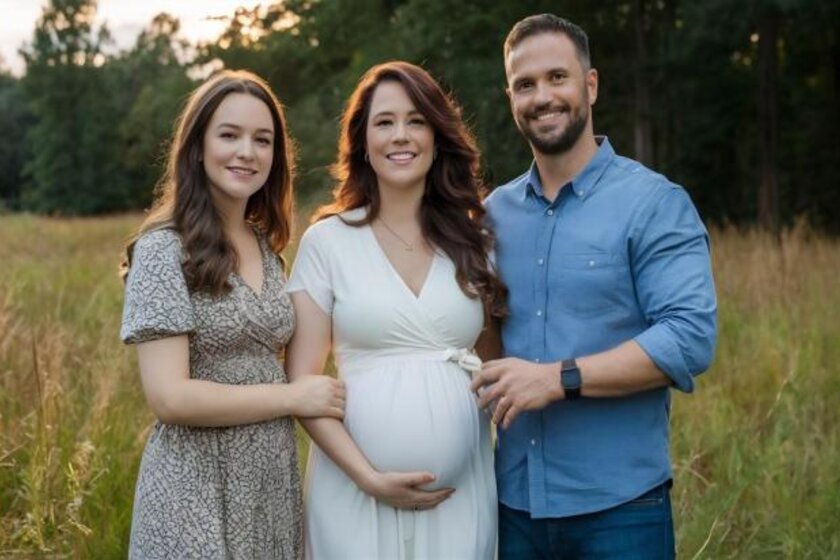rdf14_pregnant-mother-with-teen-daughter-husband_700.jpg